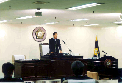 본회의를 진행하는 위용복의장 대표이미지