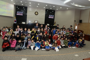 이현초등학교 의회 본회의장 견학 대표이미지