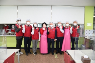 서구의회 의원봉사단 급식봉사 대표이미지