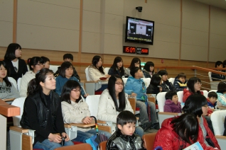 신애보육원생 본회의장 견학 대표이미지