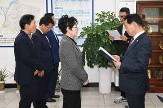 결산검사위원 위촉장 전달식 대표이미지