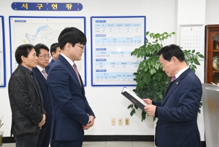 결산검사위원 위촉장 전달식 대표이미지